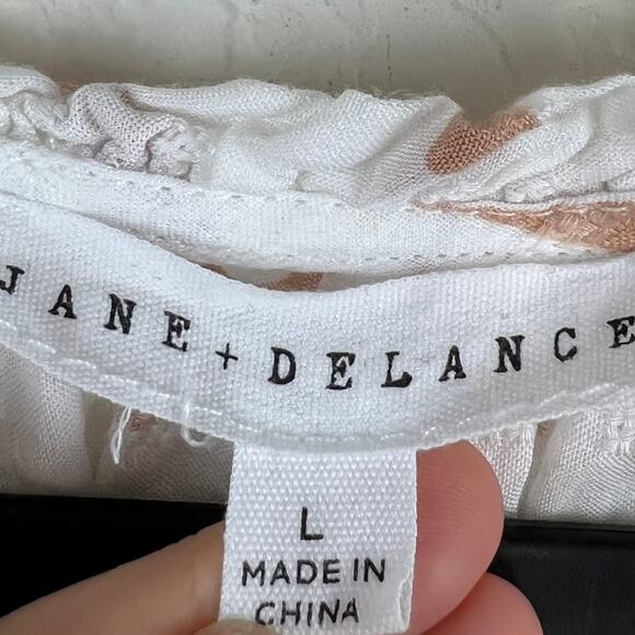 Jane + Delancy Palm Leaf  Flutter Short Sleeve Blouse Large White Tan Coastal - Picture 6 of 7